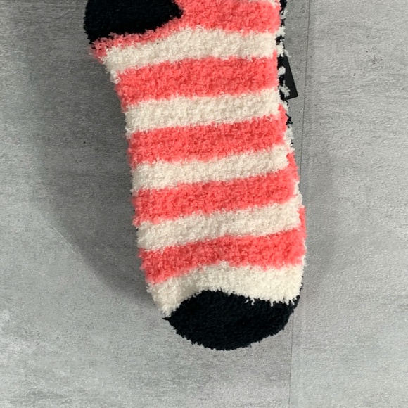 3/$20 Free Press 2 Pair Fuzzy Socks SZ 6-10.5 - Picture 6 of 8
